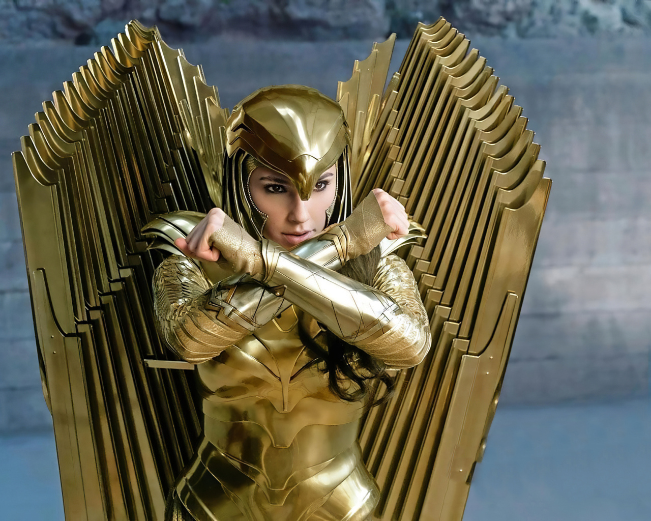 Актриса Галь Гадот в костюме в фильме Чудо-женщина. 1984