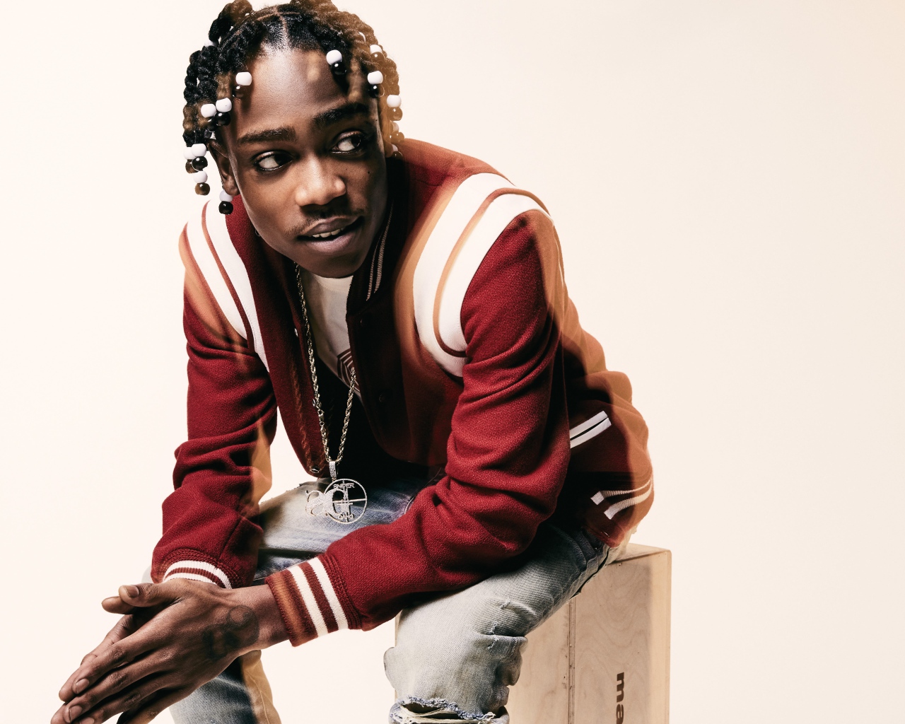 Американский рэпер  22Gz на белом фоне