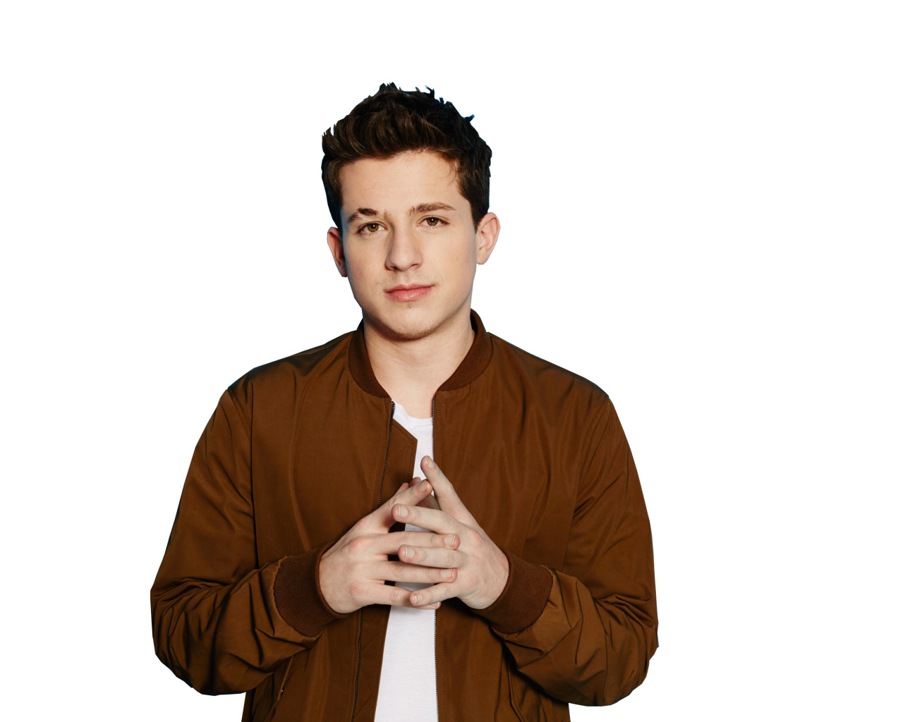 Американский певец Чарли Пут на белом фоне