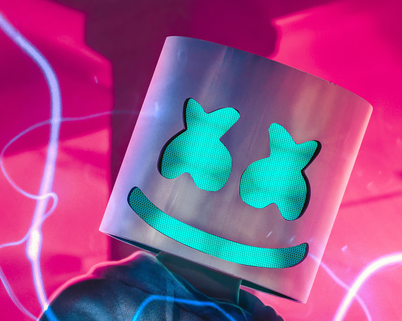 Диджей Маршмеллоу на розовом фоне