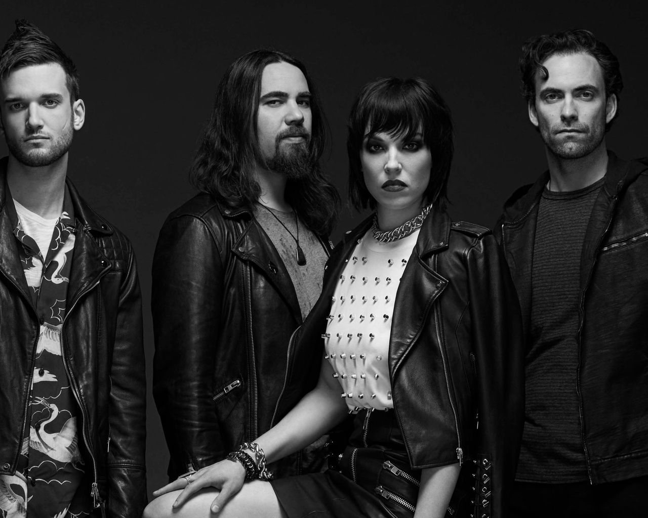 Рок группа Halestorm в кожаных куртках