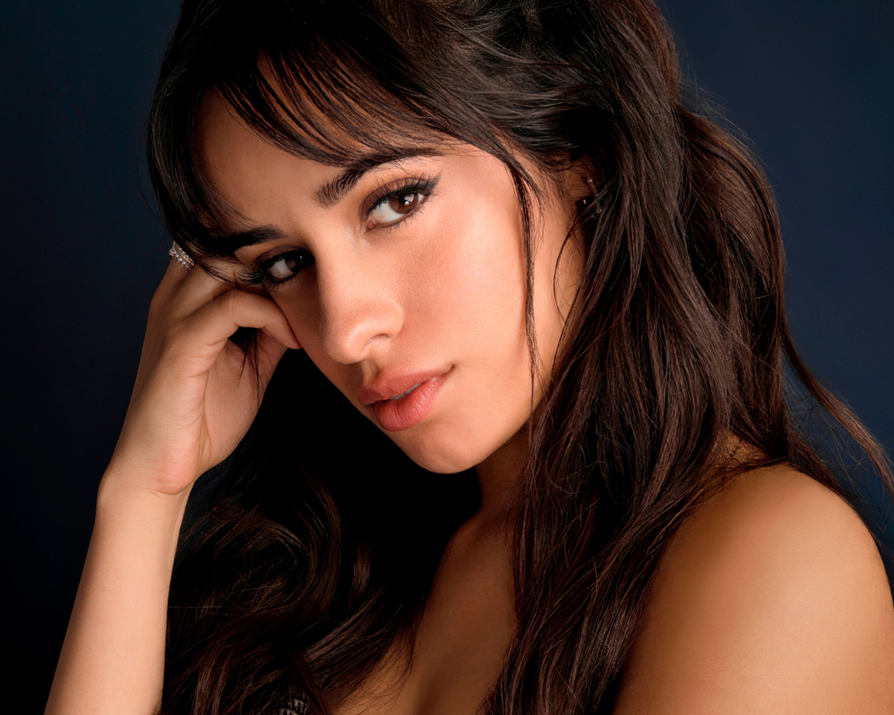 Молодая певица Камила Кабельо крупным планом