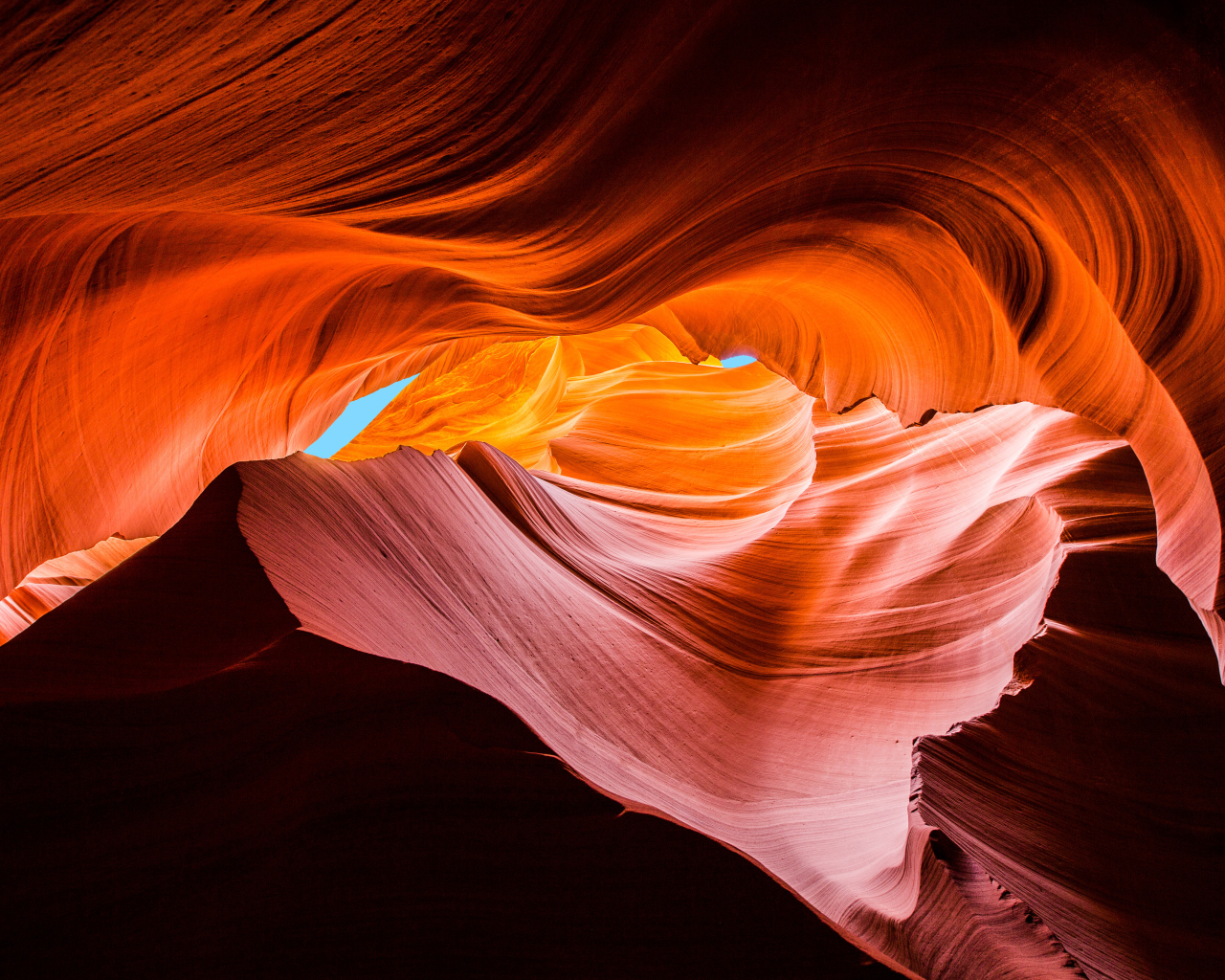 Необычные скалы в каньоне Антилопы