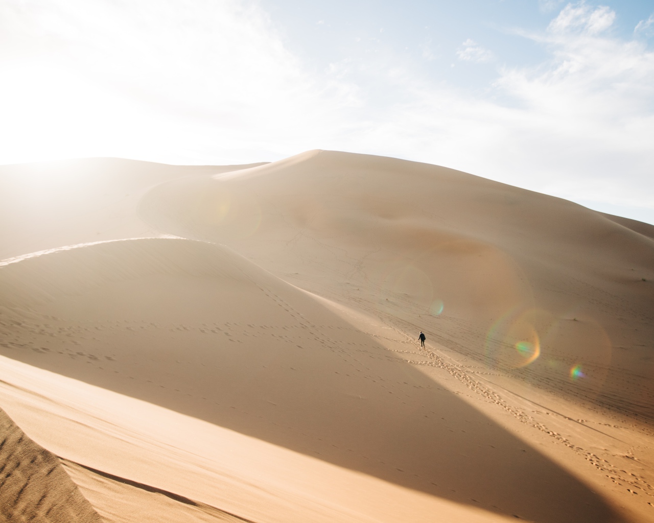 Горячая раскаленная на солнце пустыня 