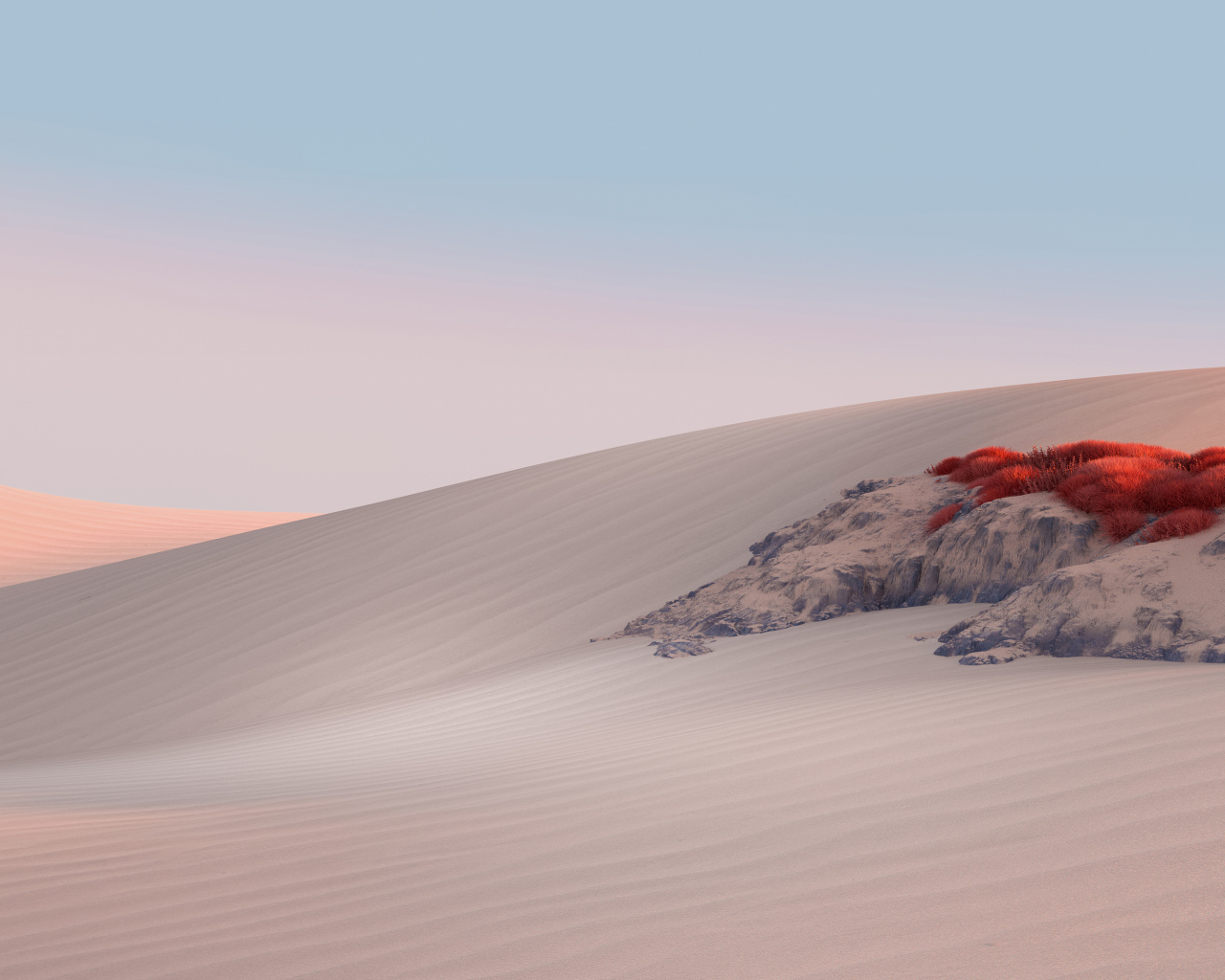 Пустыня с желтым песком на фоне голубого 