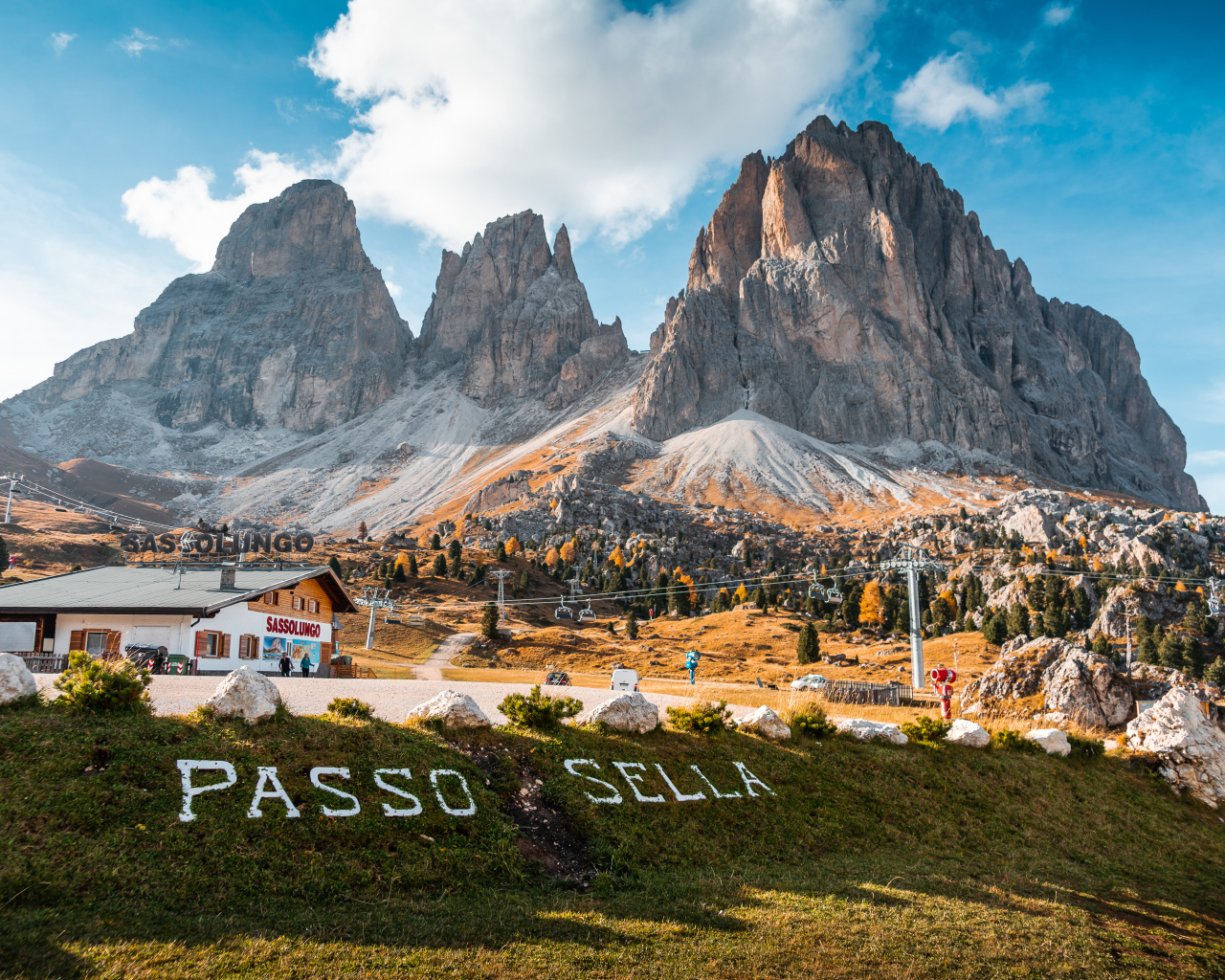 Высокие горы под голубым небом, Италия 