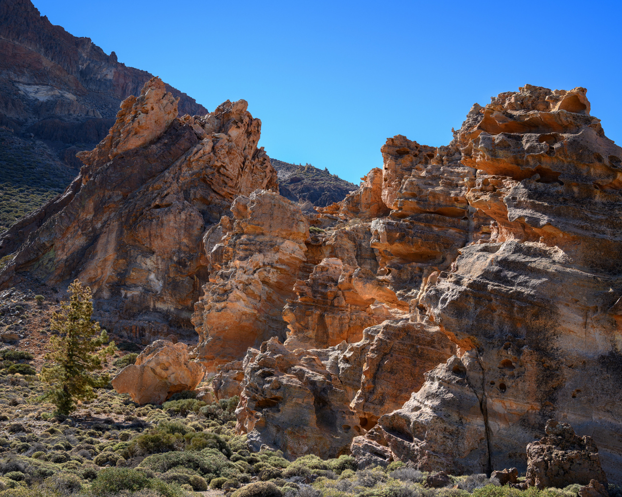 Старые камни в национальном парке Италии 