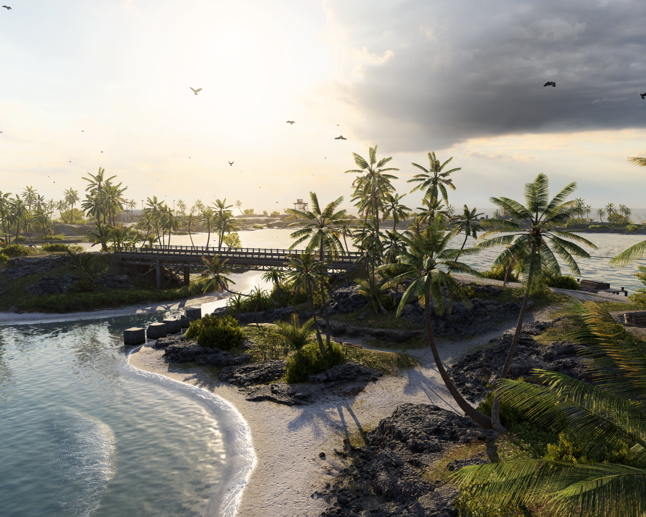 Зеленые пальмы на тропическом пляже в океане