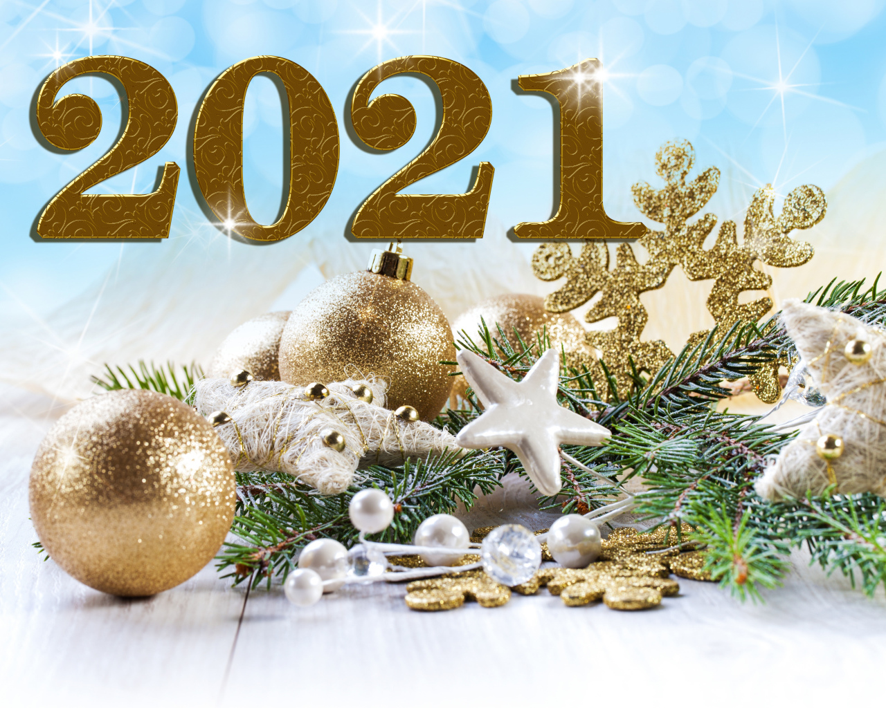 Красивые еловые игрушки на Новый год 2021