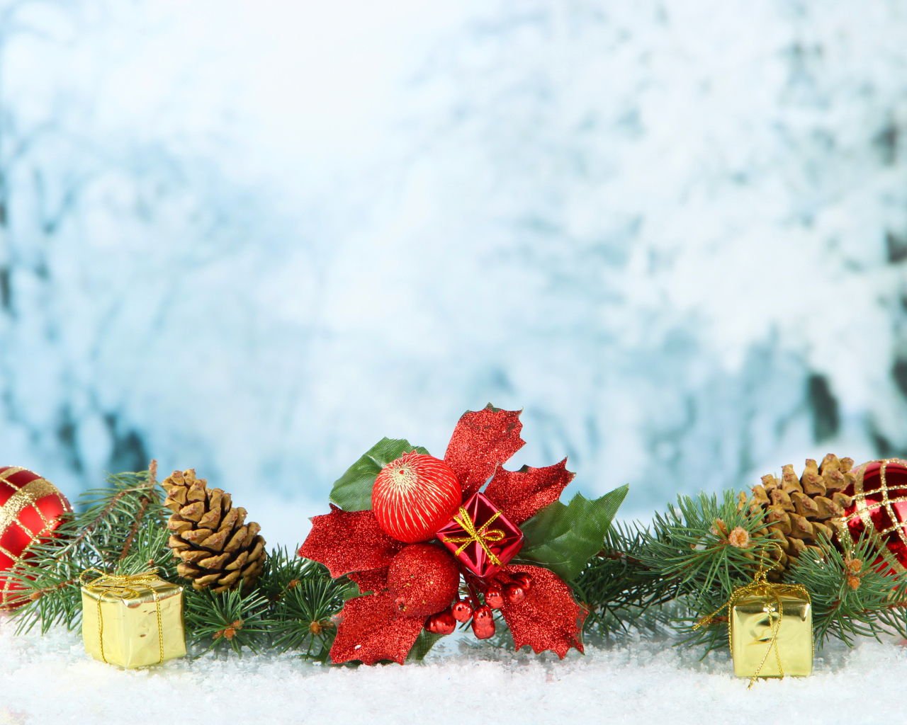 Красивый шаблон для Новогодней открытки с елочными украшениями