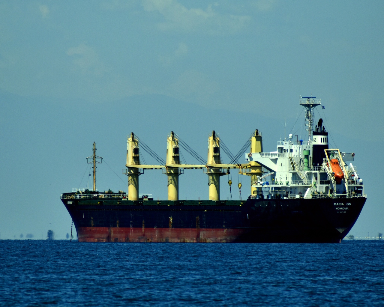 Большое грузовое судно MARIA GS 