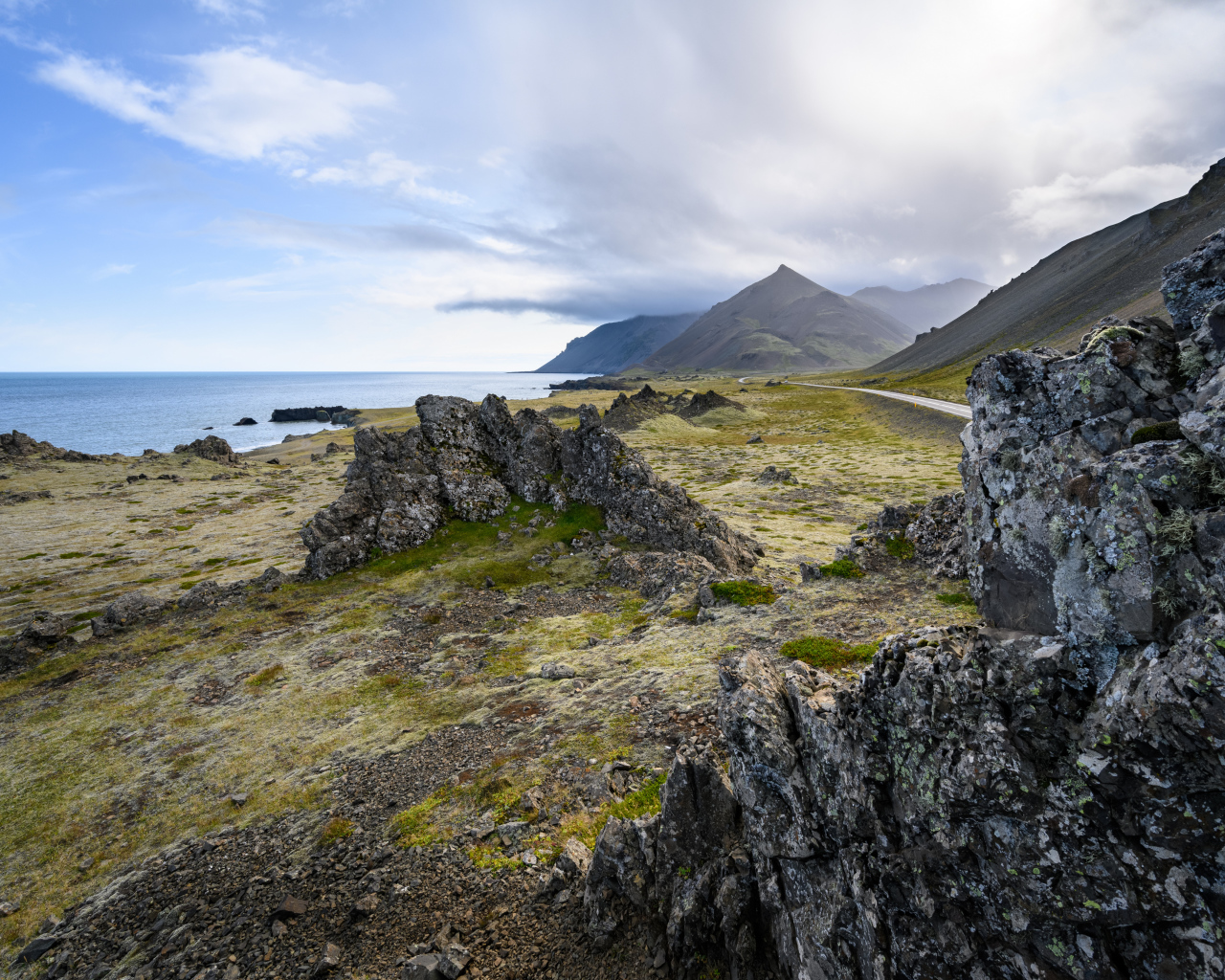 Камни на берегу океана, Исландия 