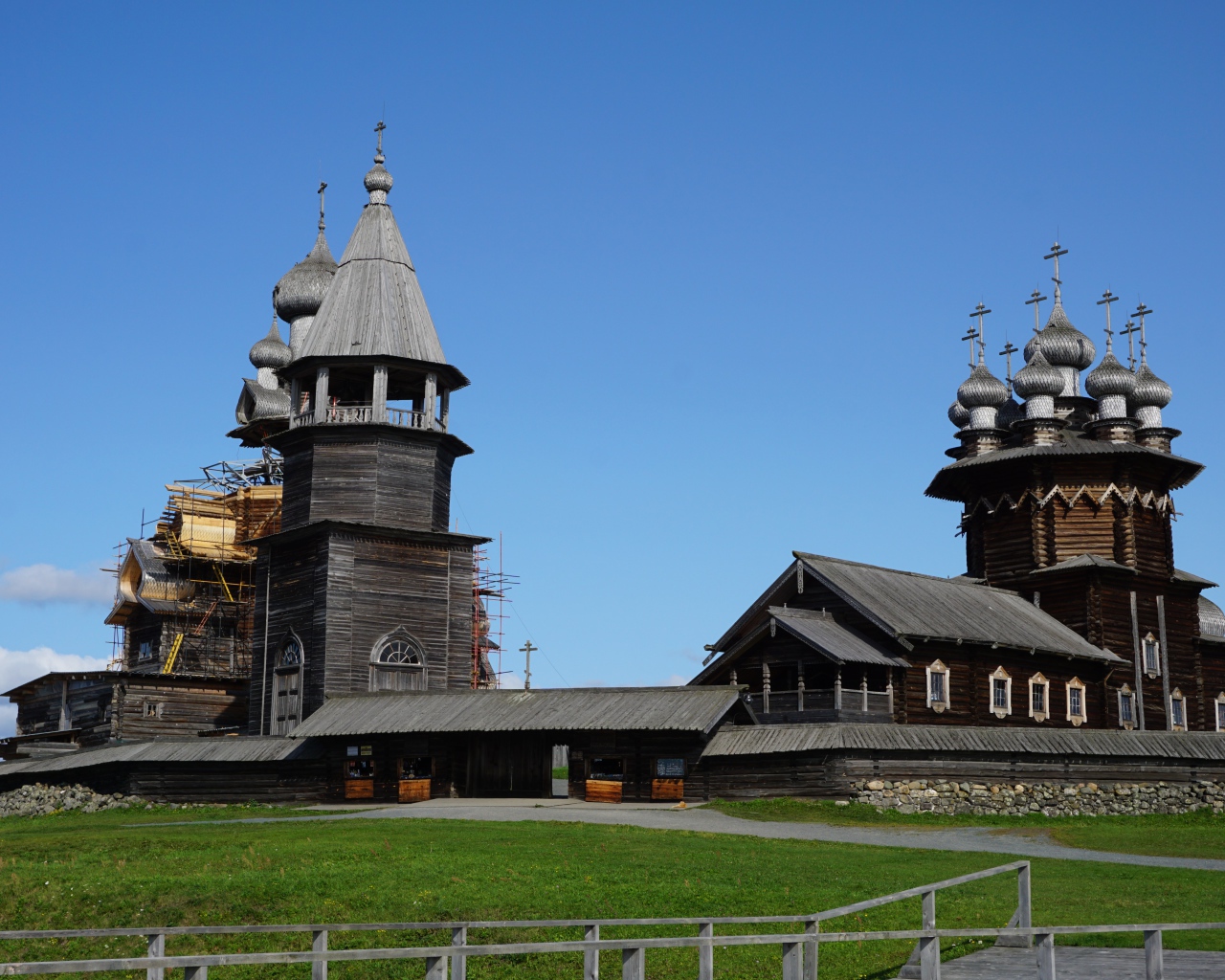 Старинный деревянный музей, Карелия. Россия 