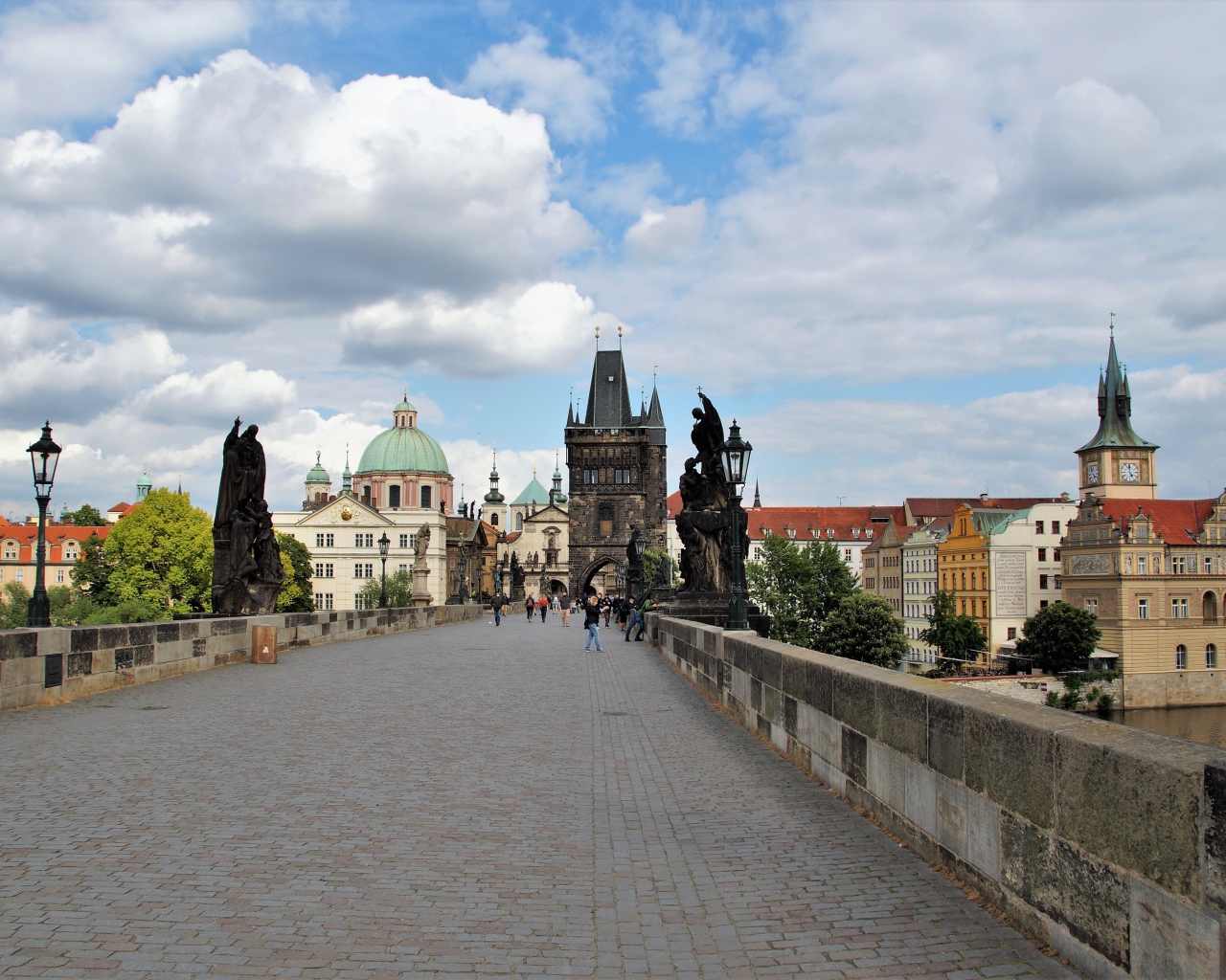 Старинный Карлов мост через реку, Прага. Чехия