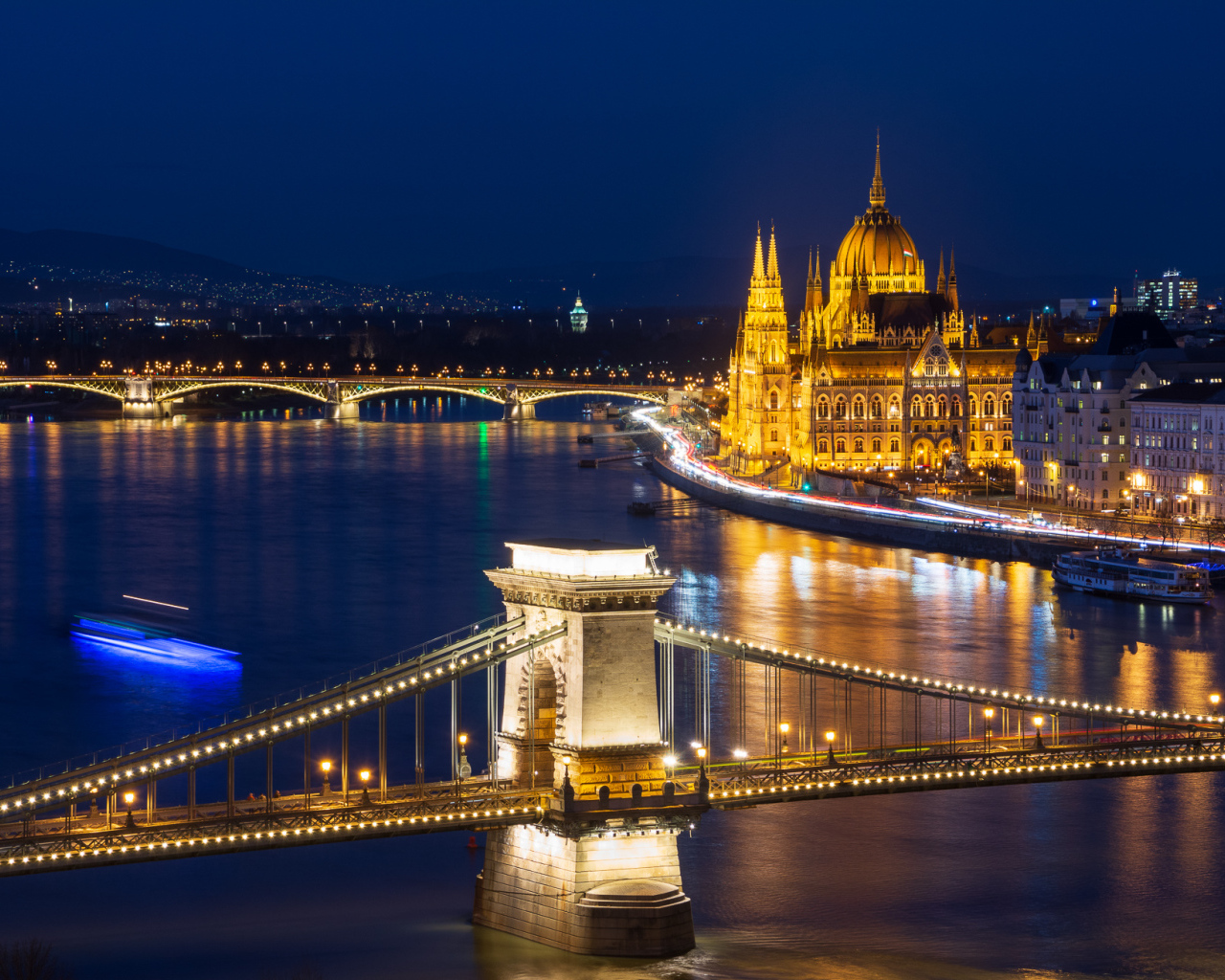 Красивый вид на реку и здание Венгерского парламента, Будапешт 