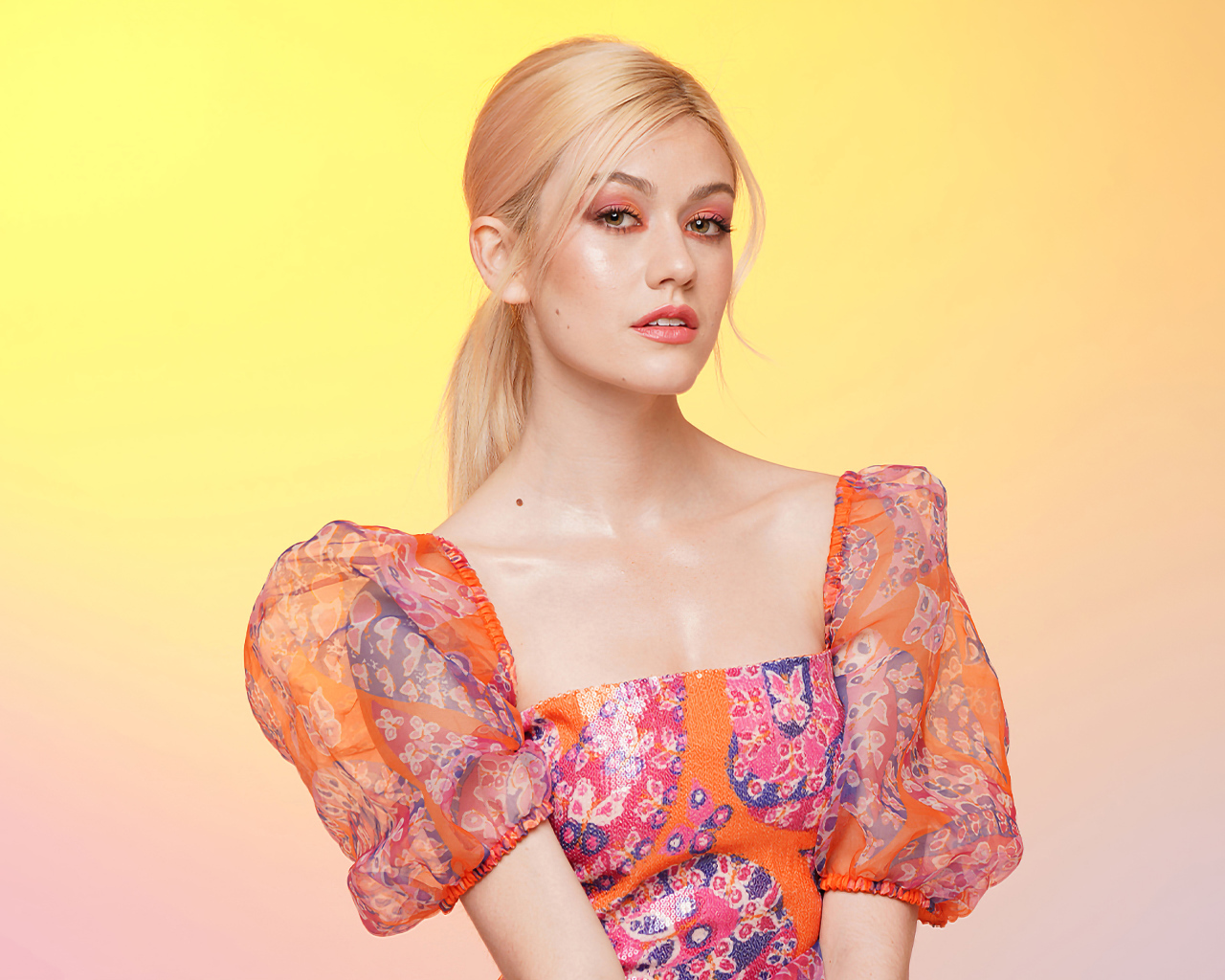 Американская актриса Кэтрин Макнамара в платье