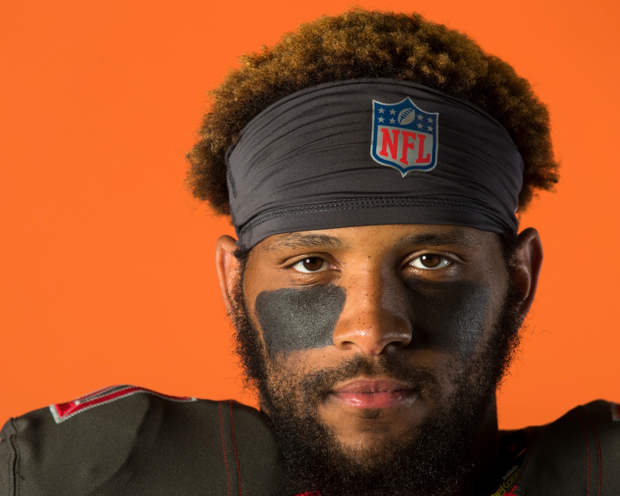 Игрок в американский футбол O. J. Howard лицо крупным планом