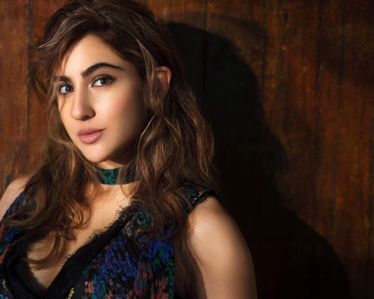 Красивая актриса болливуда Сара Али Хан  