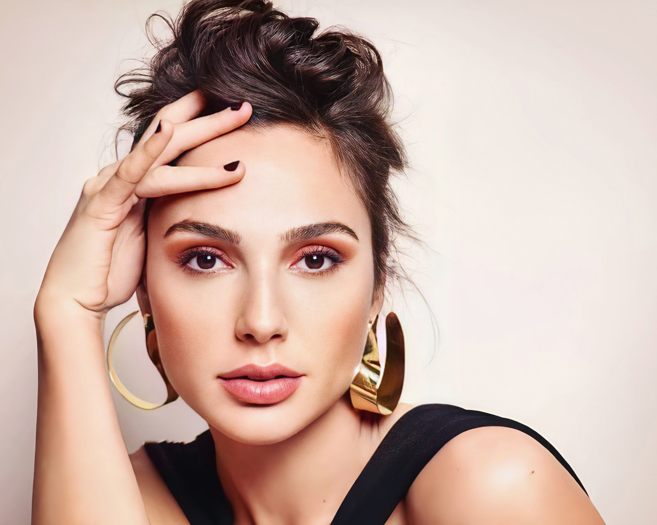 Красивая актриса Галь Гадот лицо крупным планом