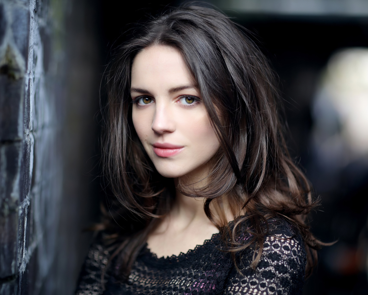 Красивая девушка актриса Элла Хант