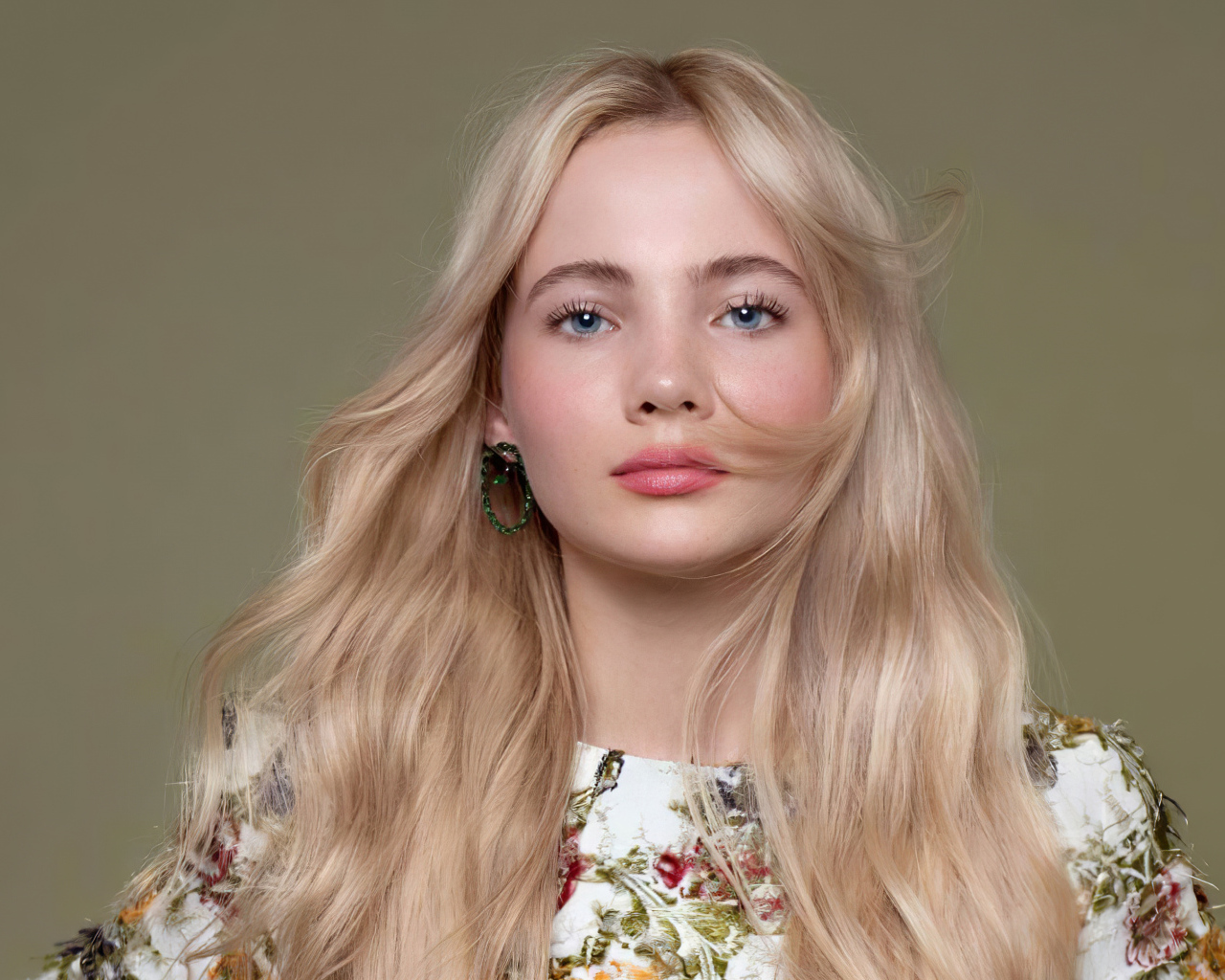 Голубоглазая девушка, актриса Фрейя Аллан