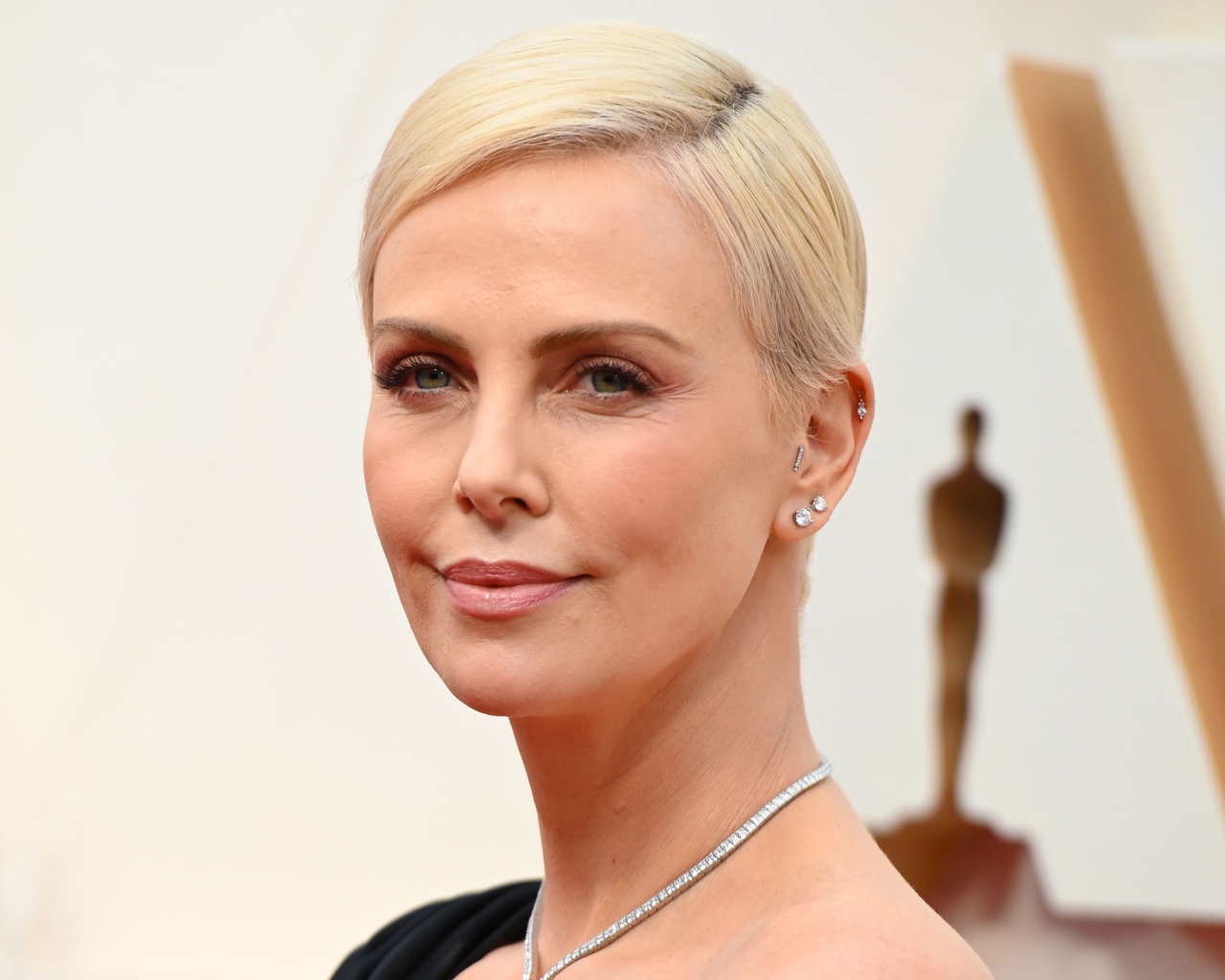 Милая блондинка, актриса Шарлиз Терон на вручении Оскара