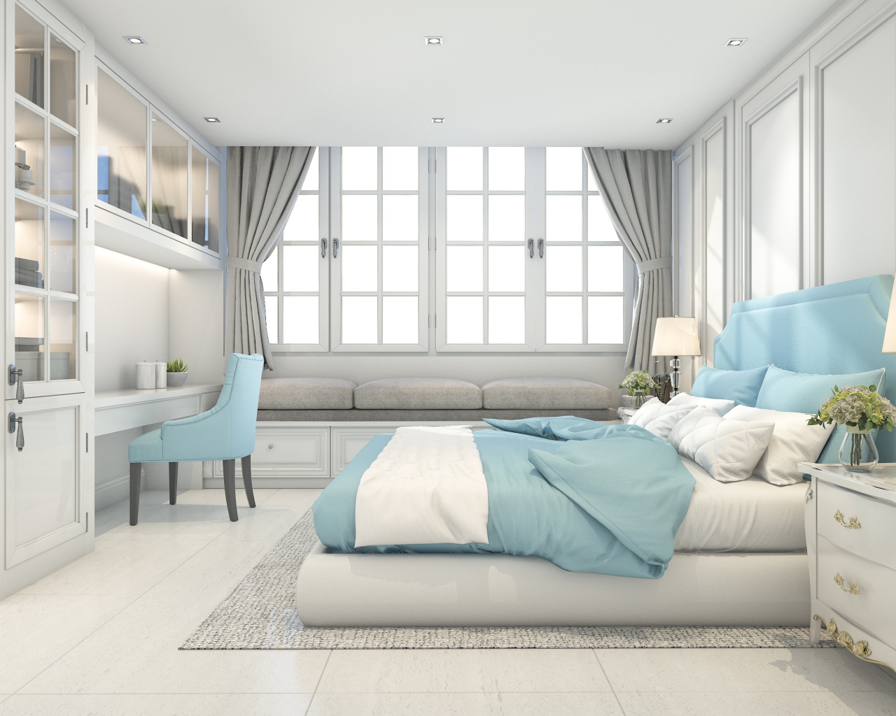 Большая спальня в серых тонах с кроватью и окнами