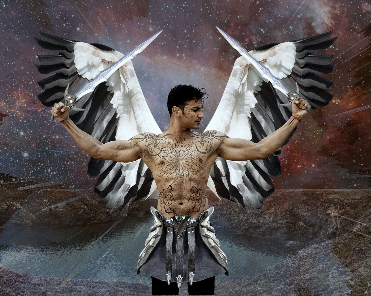Мужчина боевой ангел с татуировками на теле 