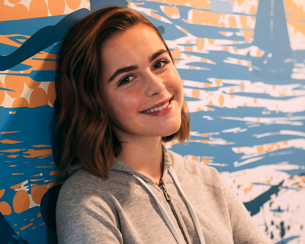 Улыбающаяся актриса Кирнан Шипка