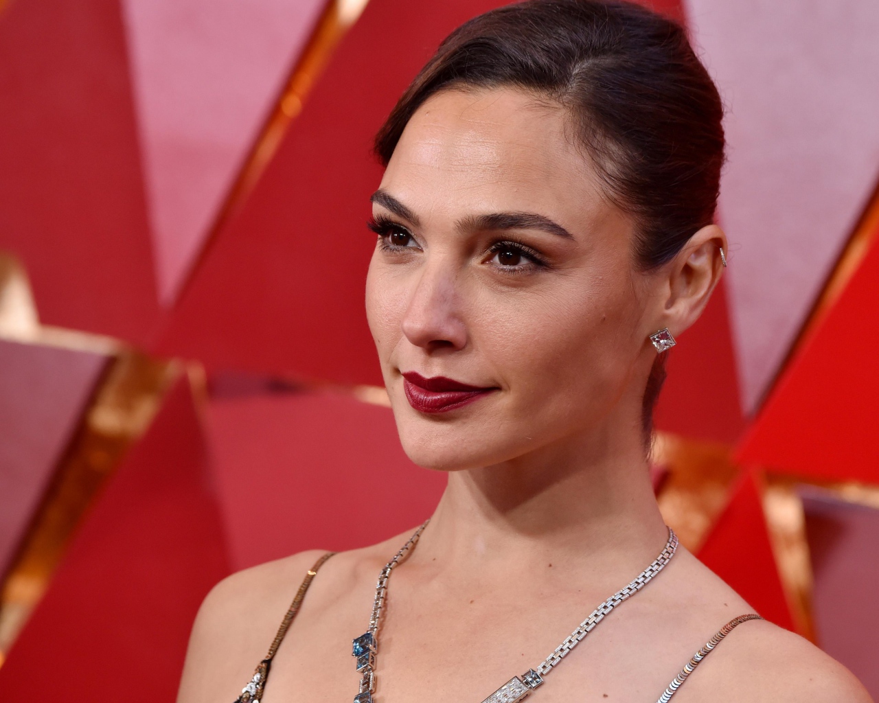 Милая улыбка яркой актрисы Галь Гадот