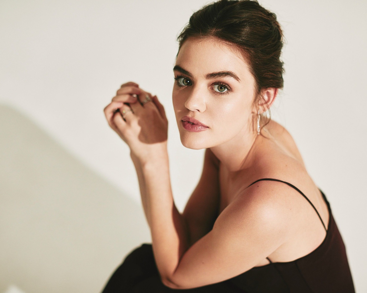 Нежная девушка актриса Люси Хейл