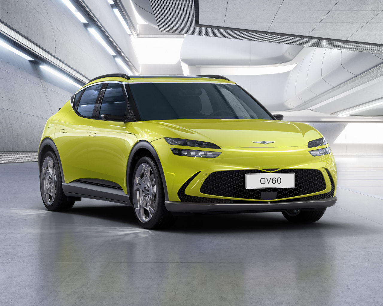 Желтый автомобиль Genesis GV60, 2021 года в здании