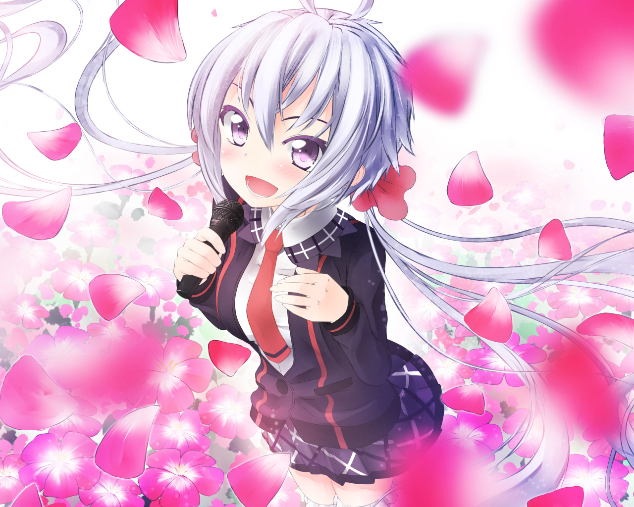Девушка аниме на фоне с розовыми лепестками 