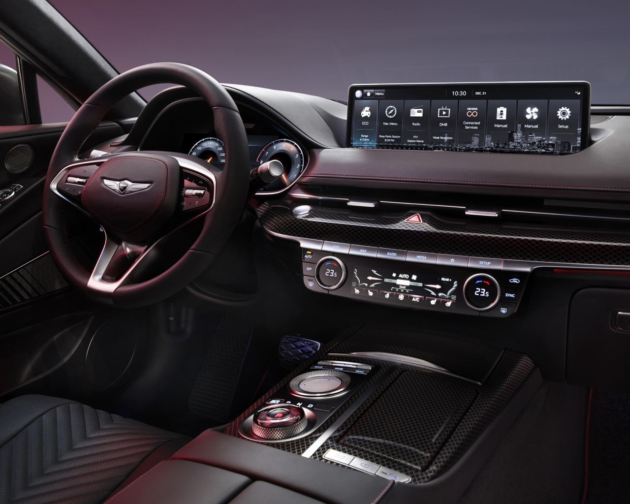 Черный салон автомобиля Genesis G80 Sport 2021 года