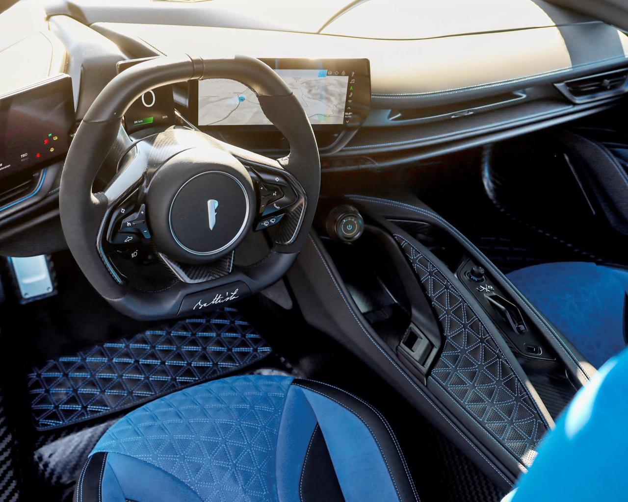 Салон автомобиля Pininfarina Battista, 2022 года