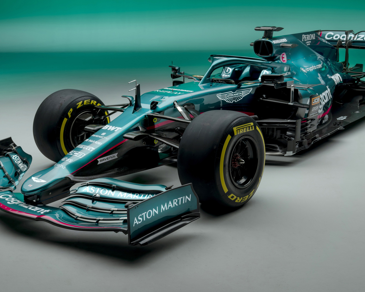 Гоночный Aston Martin AMR21 2021 F1 Car на зеленом фоне
