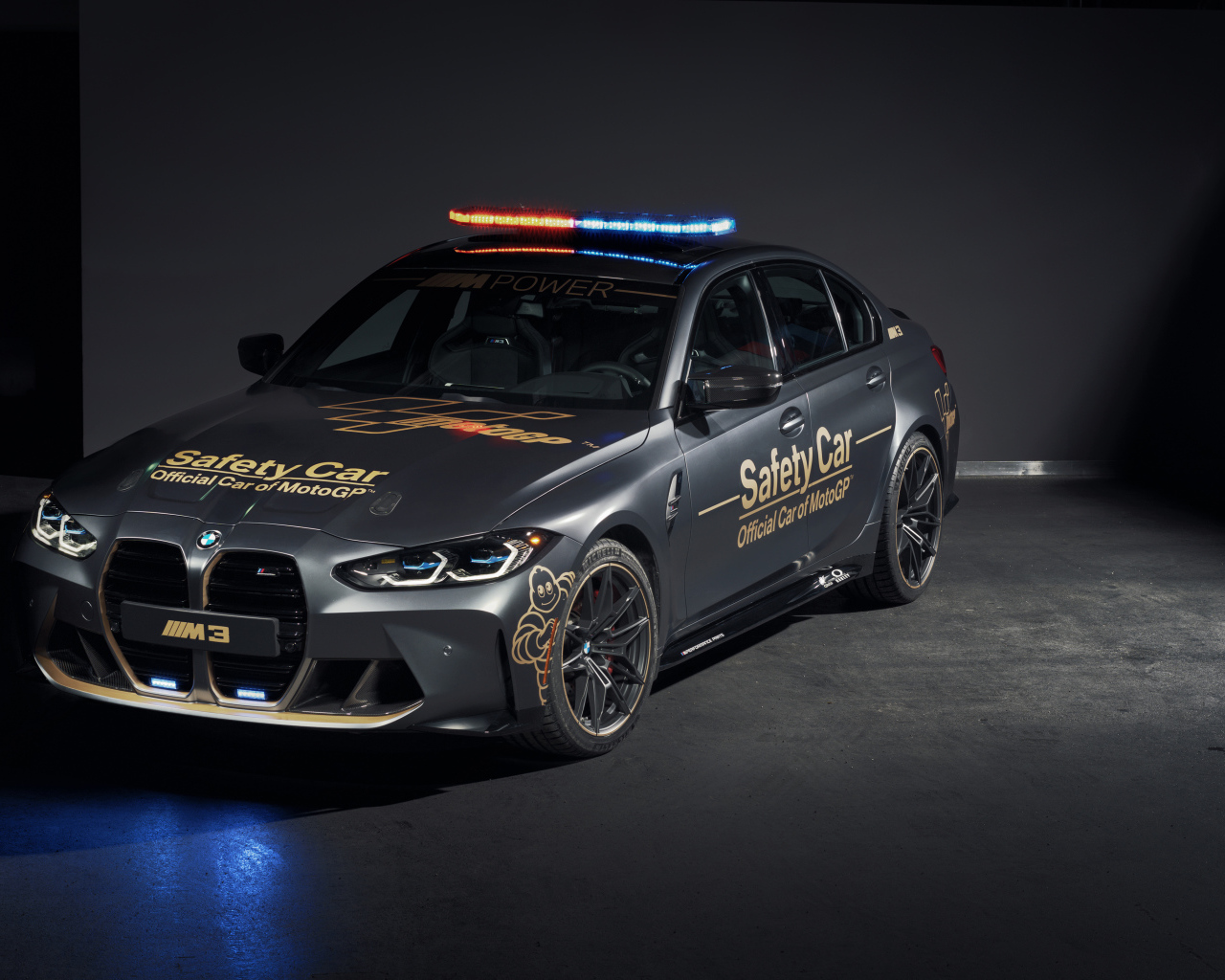 Автомобиль BMW M3 Competition MotoGP Safety Car 2021 года