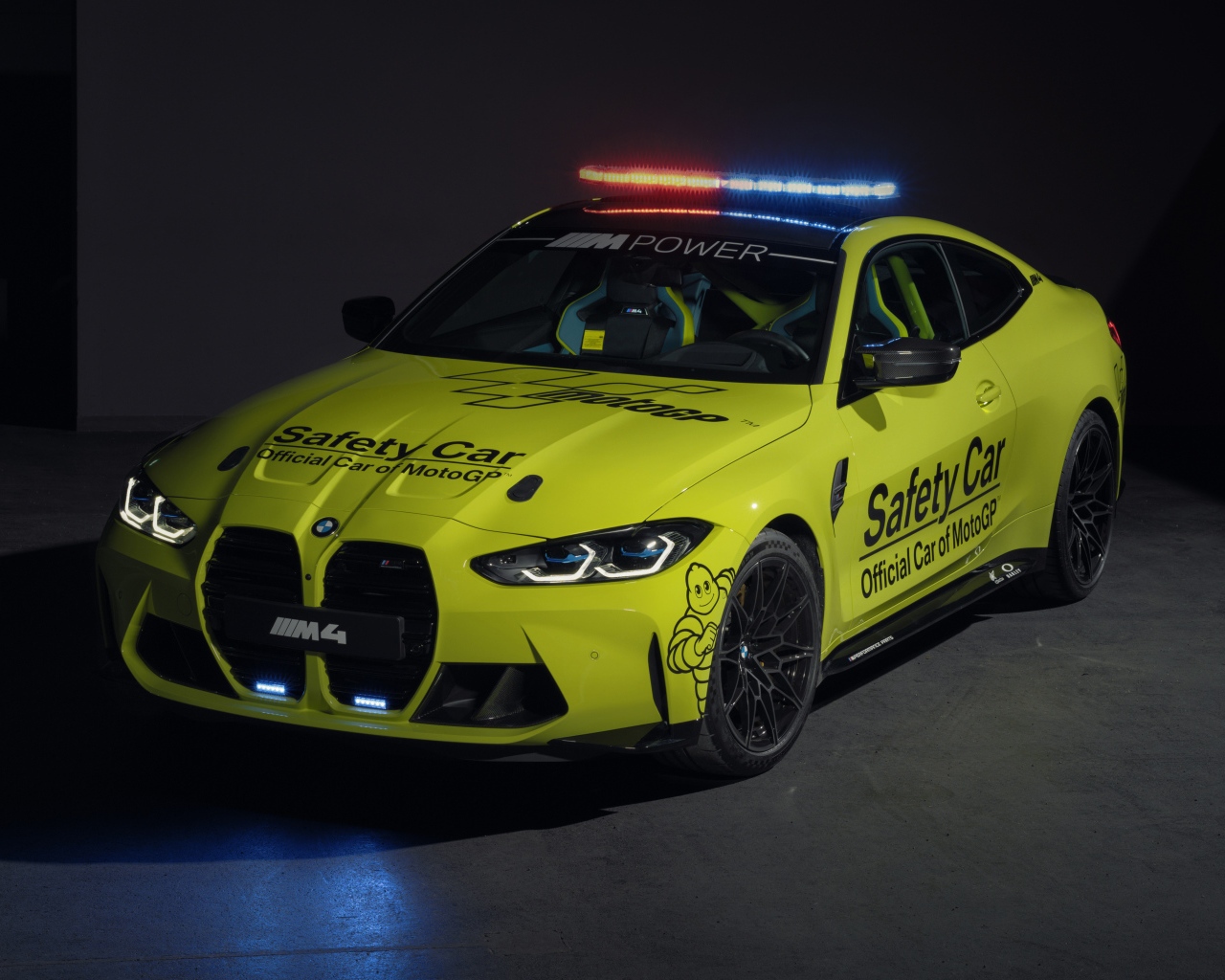 Служебный автомобиль BMW M4 Competition MotoGP Safety Car 2021 года