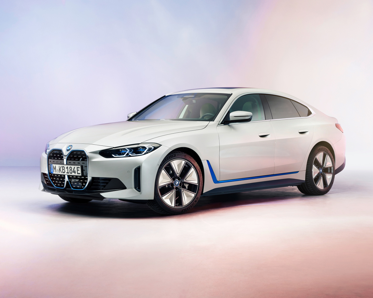 Дорогой автомобиль BMW I4 2021 года