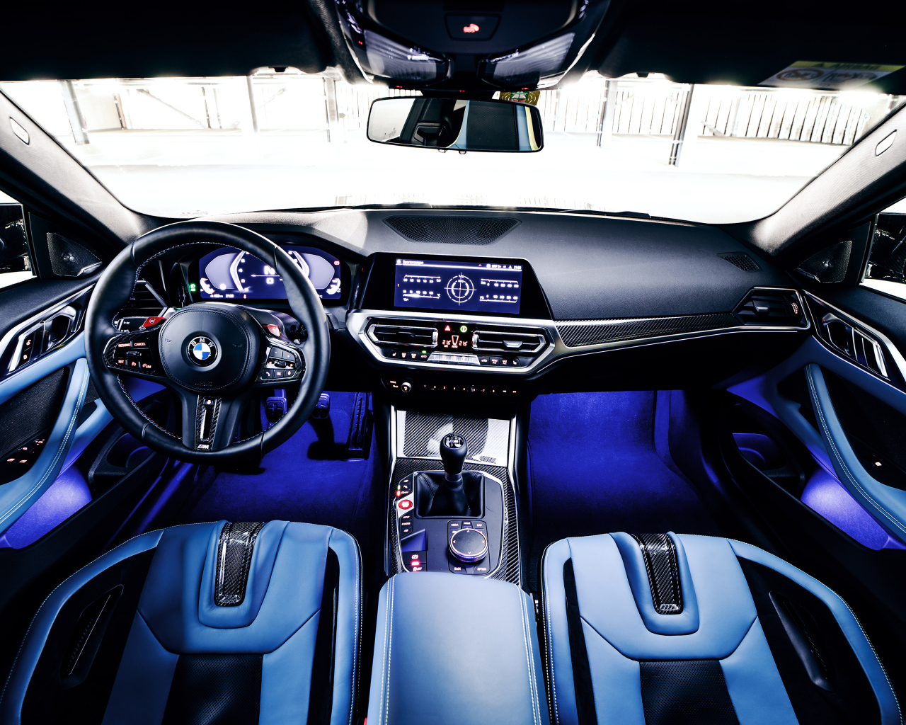 Кожаный салон автомобиля BMW M4 Coupé