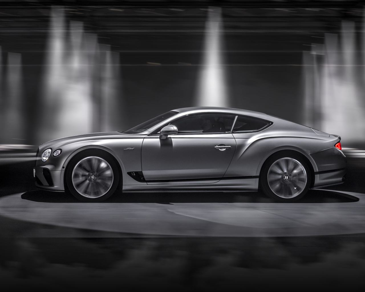 Автомобиль Bentley Continental GT Speed 2021 года вид сбоку
