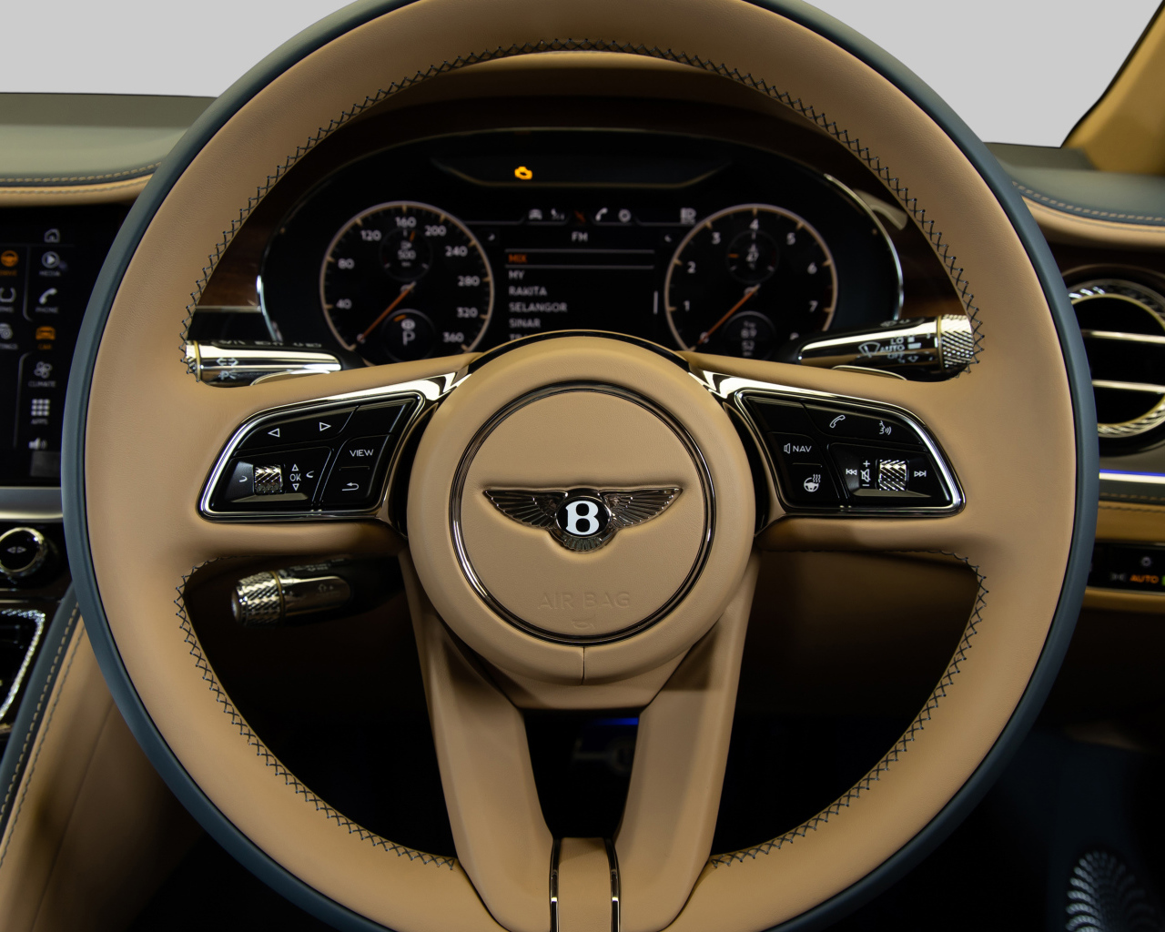 Кожаный руль автомобиля Bentley Flying Spur V8 First Edition 2021 года