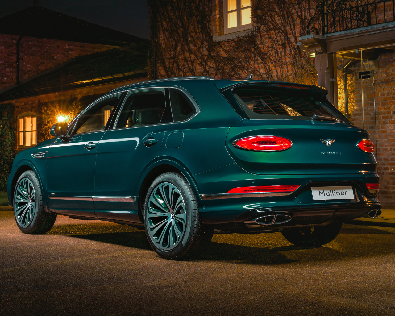 Внедорожник Bentley Mulliner Bentayga Hybrid 2021 года