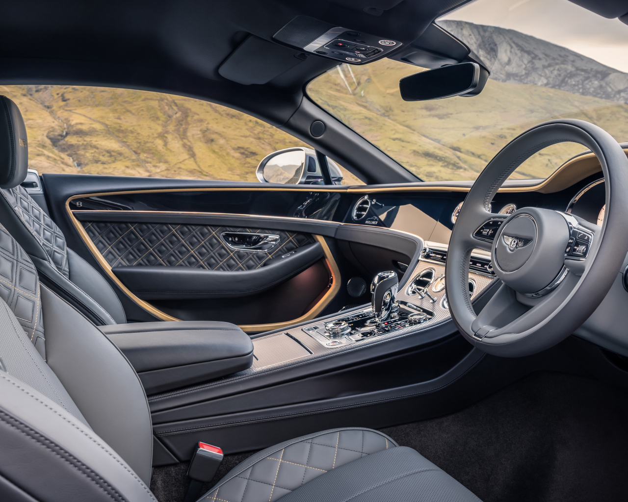 Кожаный салон автомобиля Bentley Continental GT Mulliner