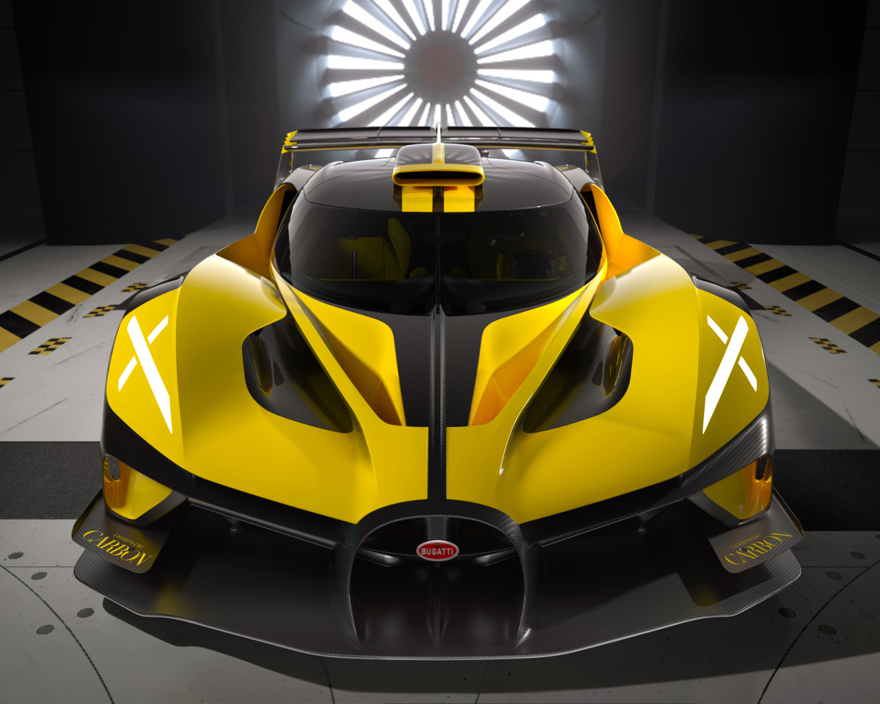 Желтый гоночный Bugatti Bolide 2022 года вид спереди