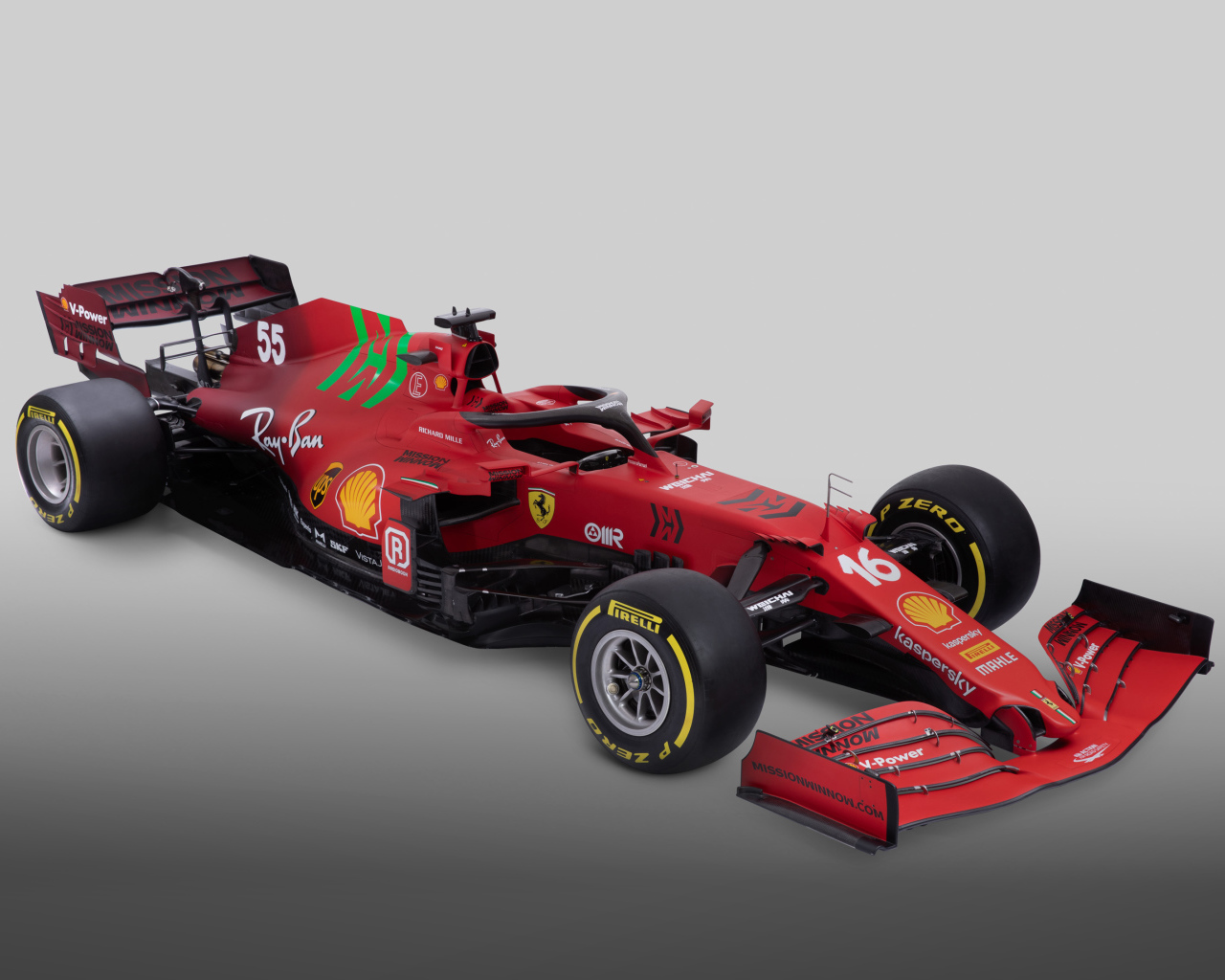 Гоночный болид Ferrari SF21 2021 года на сером фоне
