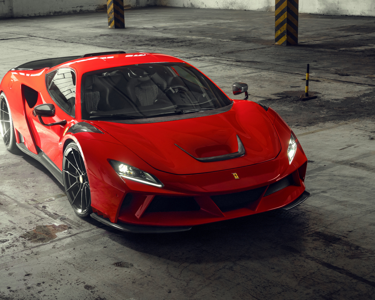 Красный спорткар Novitec Ferrari F8 Tributo N-Largo 2021 года в гараже