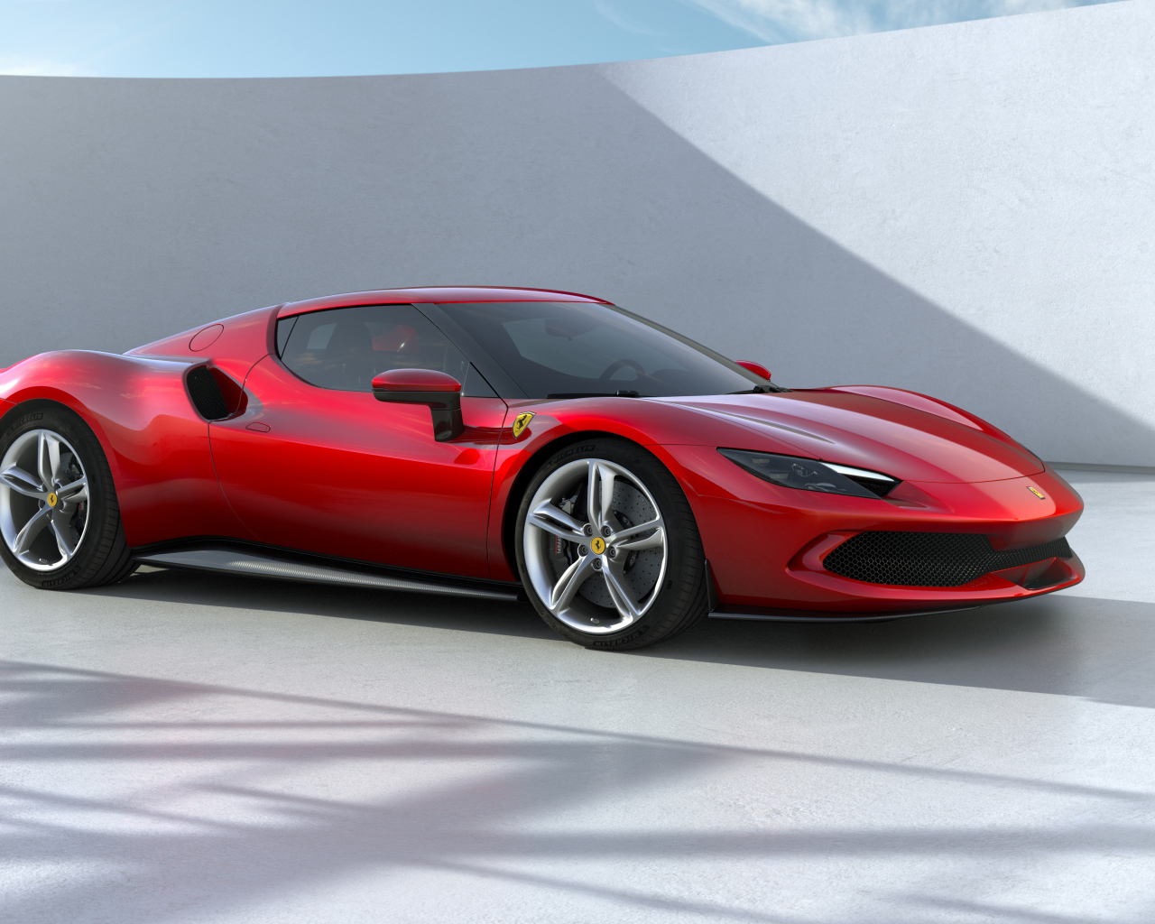 Красный спортивный автомобиль Ferrari 296 GTB 2022 года