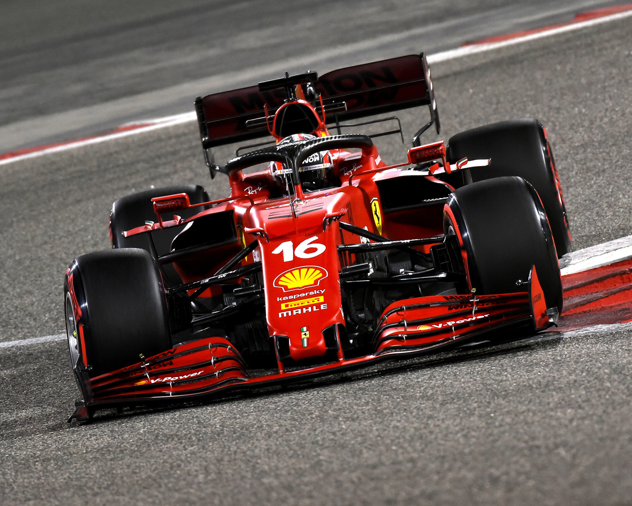 Дорогой гоночный автомобиль Ferrari SF21,  2021 года