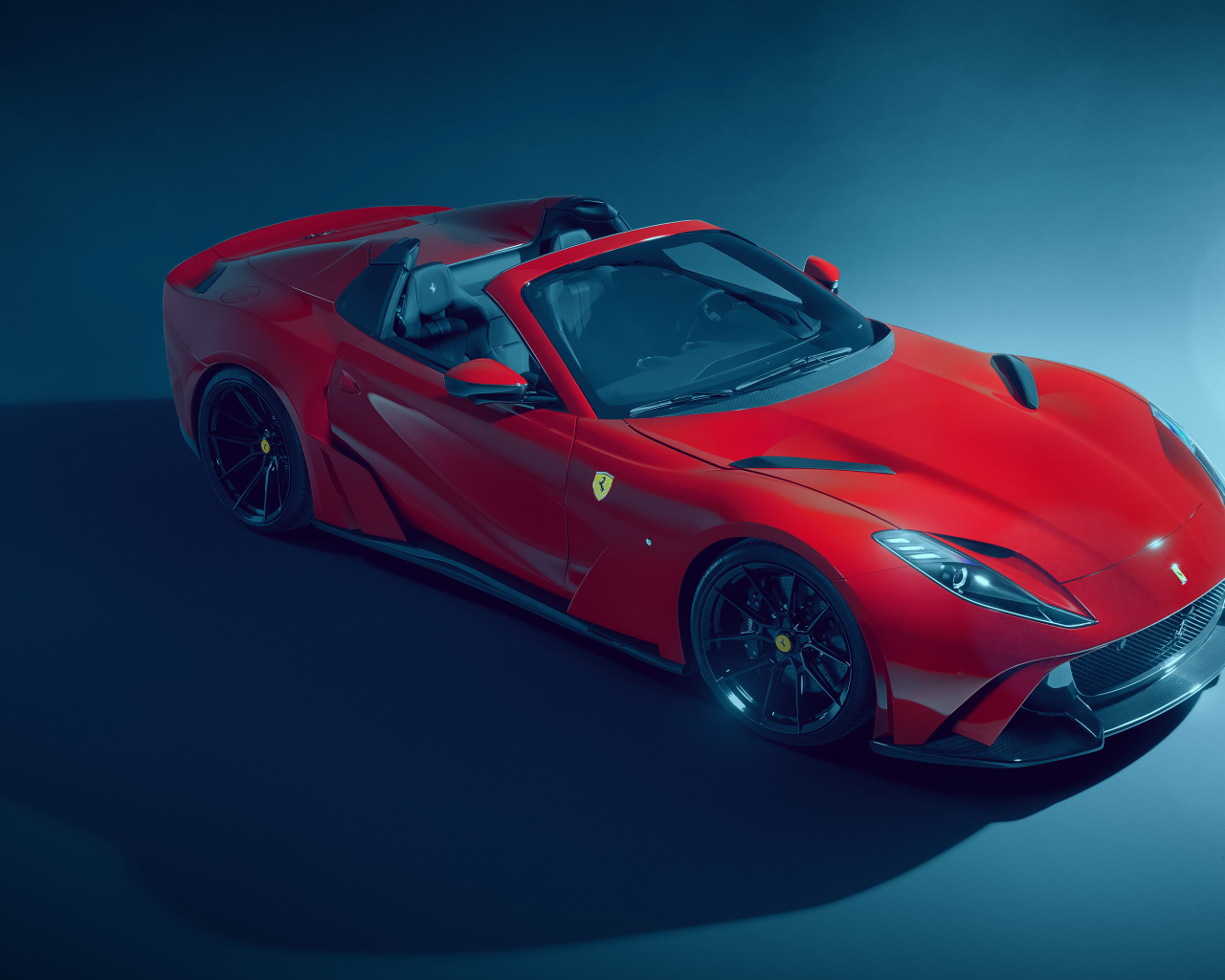 Красный автомобиль  Ferrari 812 GTS N-Largo 2021 года на сером фоне 